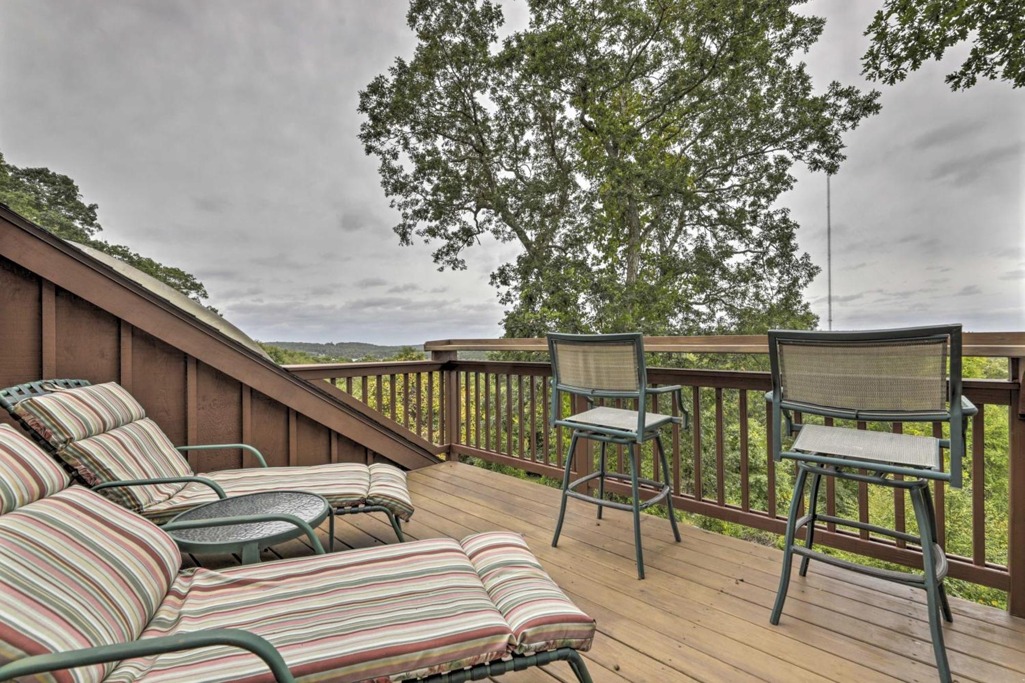 Private Guest House With Deck And Spectacular Views! Uncasville Eksteriør billede